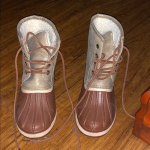 Duck boots